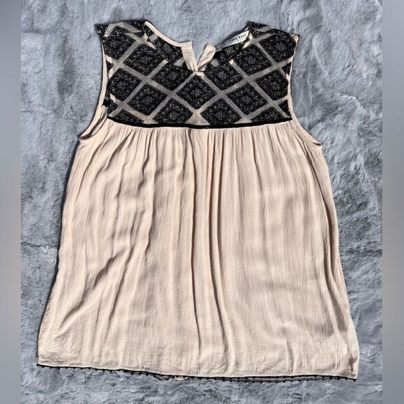 Zara Basic Collection linen n lace top missing button but there’s a spare on tag - Picture 1 of 8